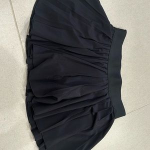 Amazing condition never worn black aritzia tennis skirt super cute size xs